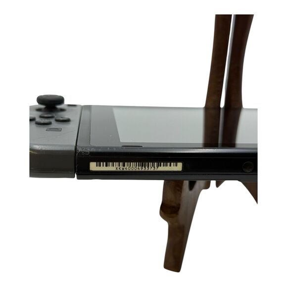 Nintendo Switch withGray Joy-Con (HAC-001-01) & Charger - Picture 6 of 7